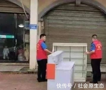 杂物|小区居民楼道堆积的废旧家具不翼而飞?原来……