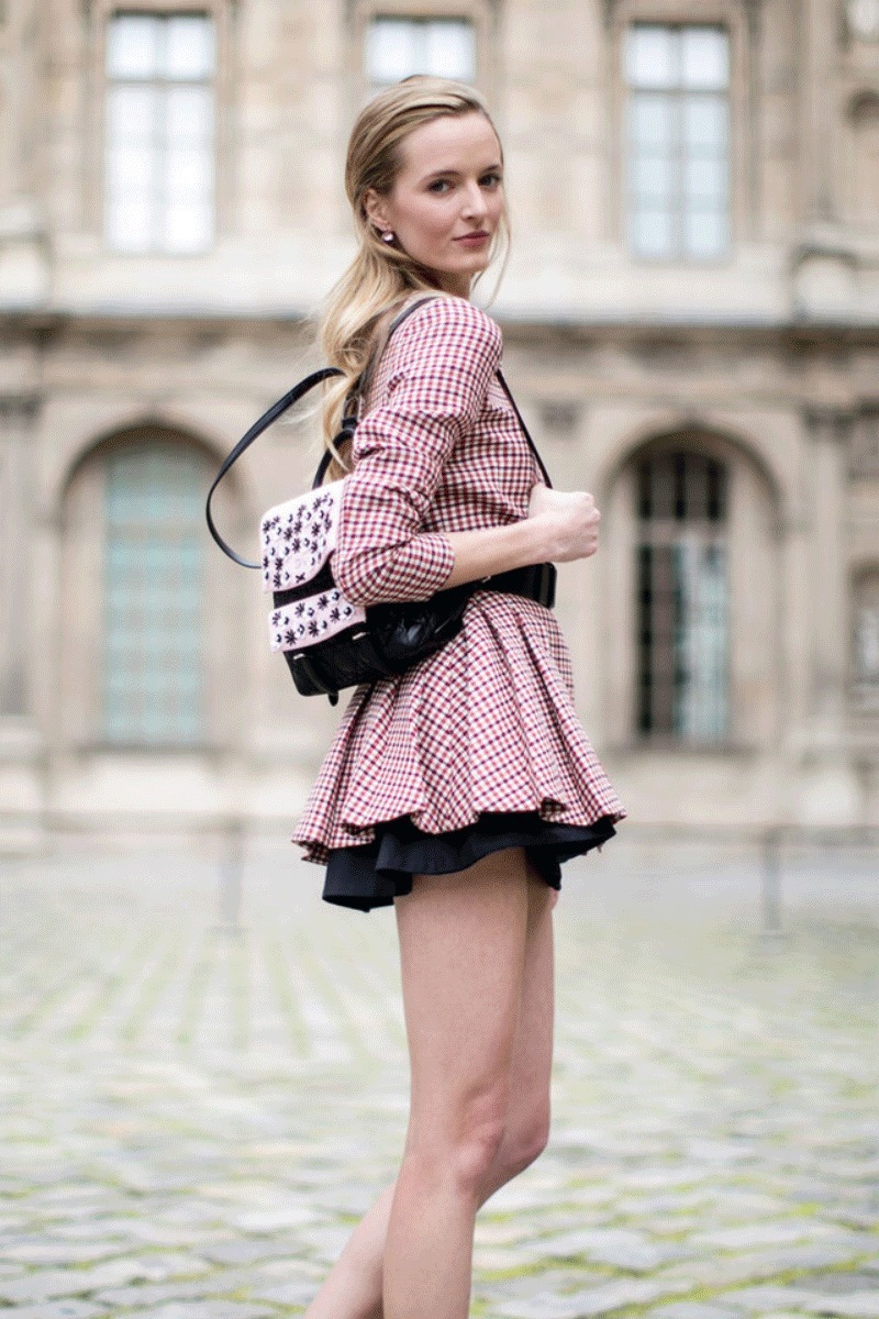 找回童年的天真无邪,背双肩包出门就对了,实用又时髦