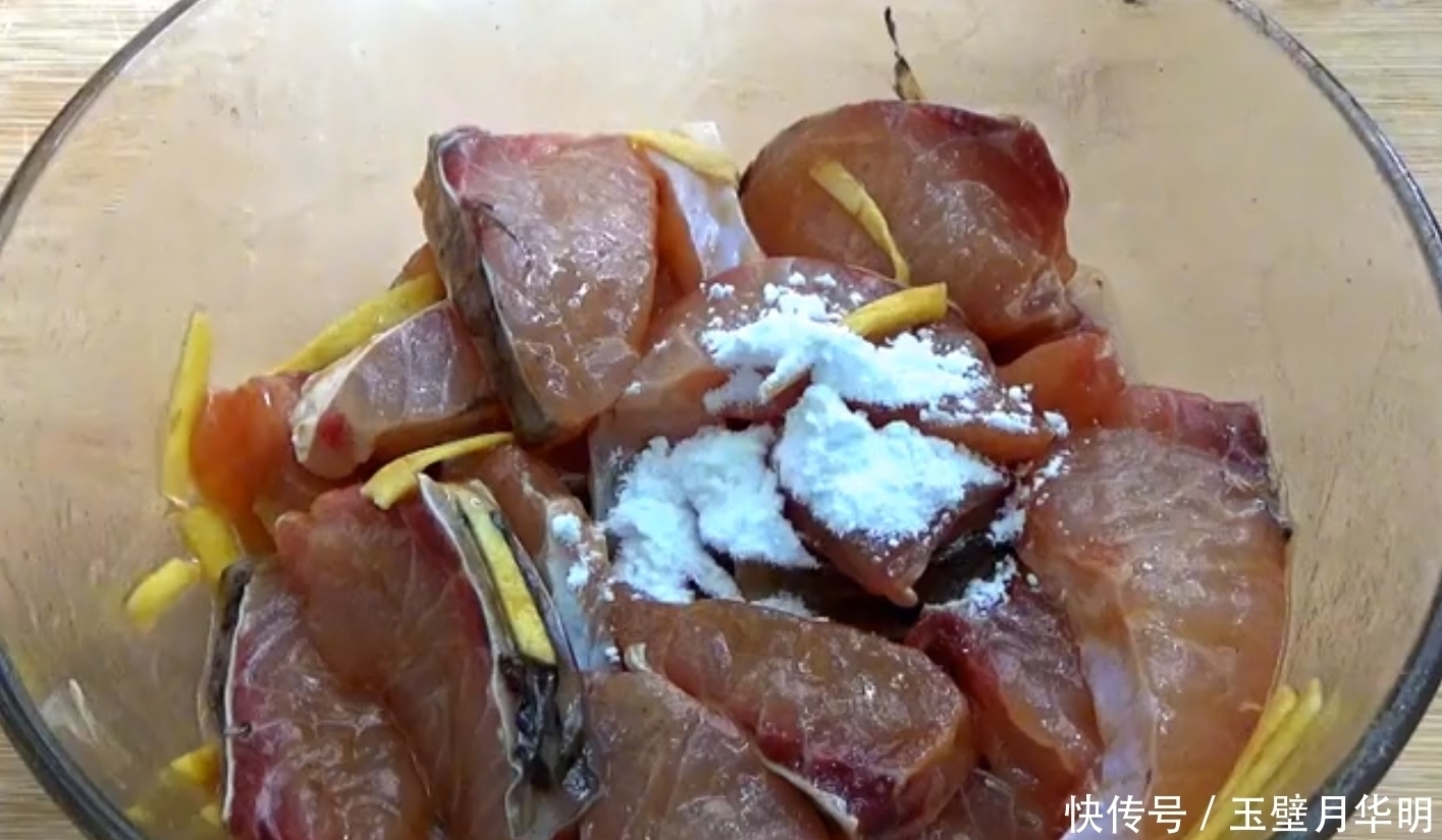 鱼肉|草鱼百吃不厌的做法,鱼肉鲜香无腥味,下酒又下饭,比烤鱼还好吃