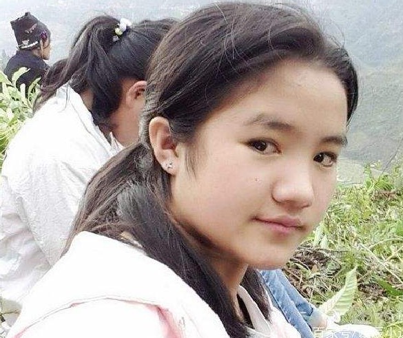 《变形计》最美乡村女孩:一到假期哥哥就接走她,被宠成了白富美