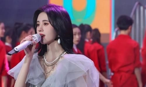 鞠婧祎 告别假发片,赵露思同款“头包脸”发型超显瘦!