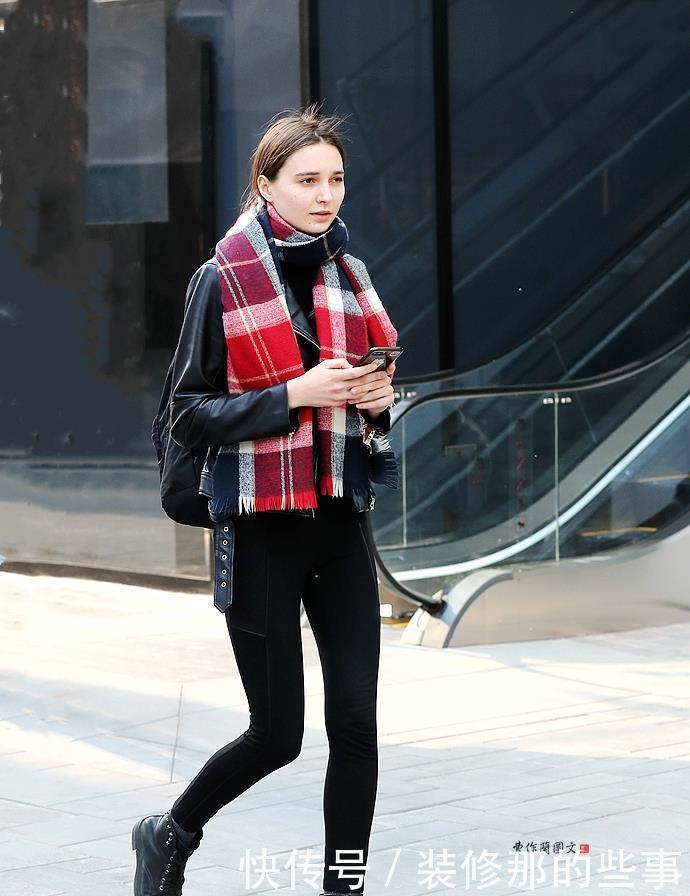 冬末春初,打底裤的用场很大,美女搭配打底裤有技巧、有心得