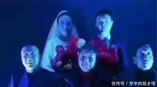 人生大事|一组“失败结婚照”火了,每张都有“亮点”,看你能憋笑到第几张