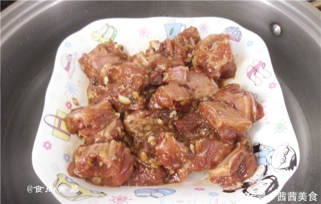 教您一招蒸排骨，方法特简单，嫩滑鲜香不上火，尝过的都说好