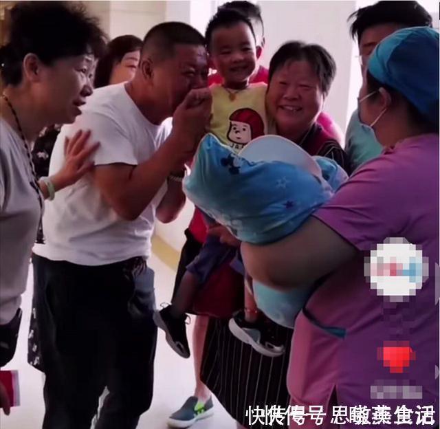 外孩子|二胎孙女顺利出生,产房外孩子爷爷说的话,让众人双手称赞