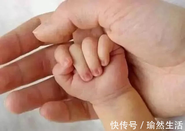 小宝宝|宝宝睡着后为什么会偷笑?新生儿有这几个小秘密,你都知道吗?