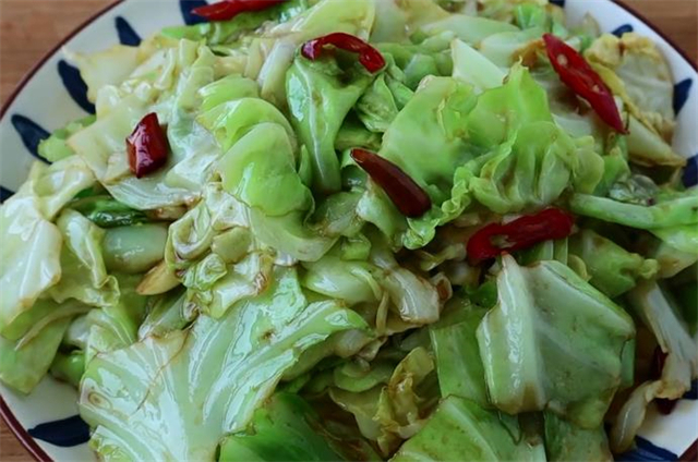 红辣椒|这才是手撕包菜的正确做法,清脆爽口好吃有诀窍,看一遍就能学会
