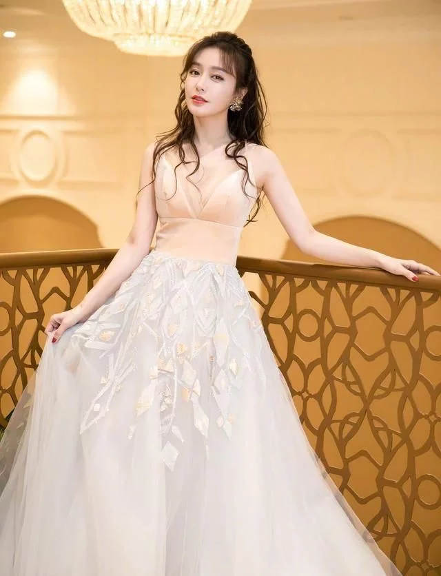 秦岚的婚纱裙，简直仙女下凡，美若天仙 热点 热图3