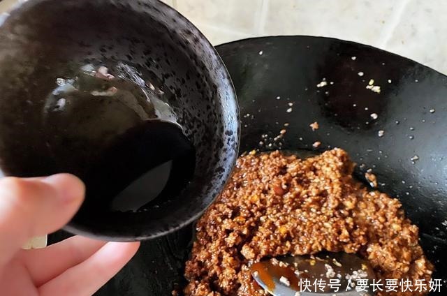 酱肉包子|酱肉包怎么做才好吃教你一个秘制配方,咸甜美味,用料精确到克