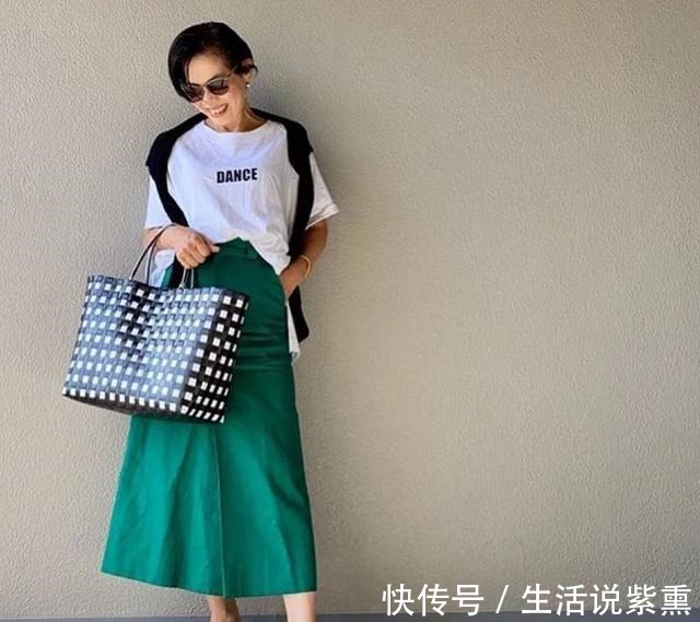 lily 五六十岁的女人,穿搭不要太浮夸,学学这位老年博主,减龄又大气!