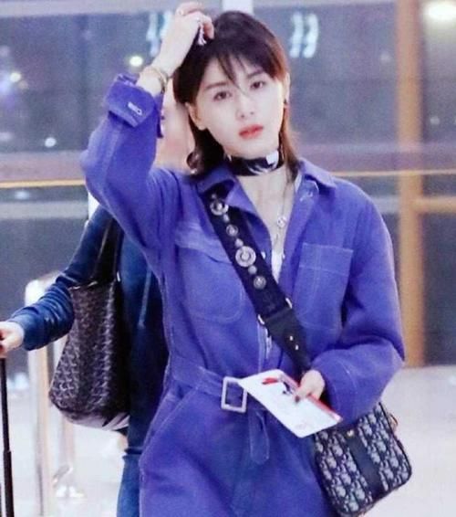 大长腿|绿色毛衣配铅笔裤个性保暖，显高洋气，很适合日常穿搭