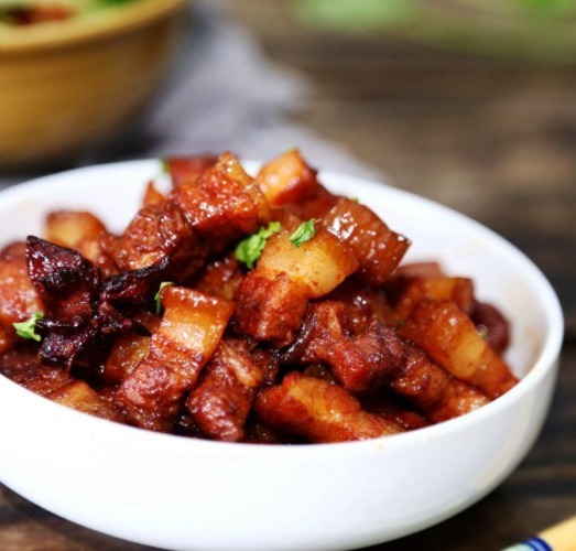 做红烧肉,教您一招,加上它,简简单单超好吃!