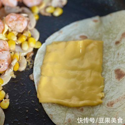 虾仁|快手早餐——虾仁滑蛋芝士饼