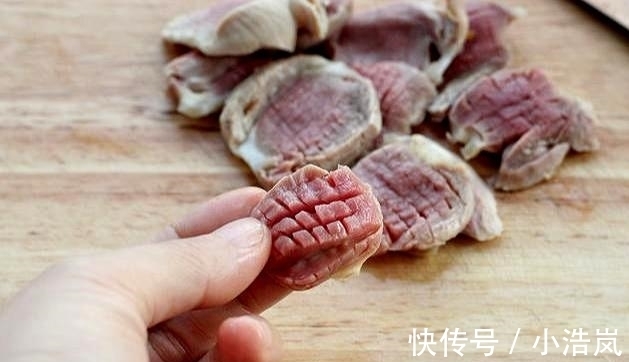 辣椒炒鸡胗|炒鸡胗没味肉质又硬？掌握2个小窍门，脆爽还入味