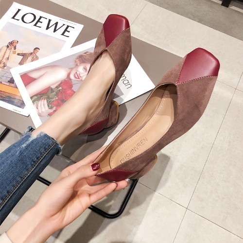 养脚 高跟鞋不流行了,现流行显年轻又养脚的‘奶奶鞋’,简直美到开挂