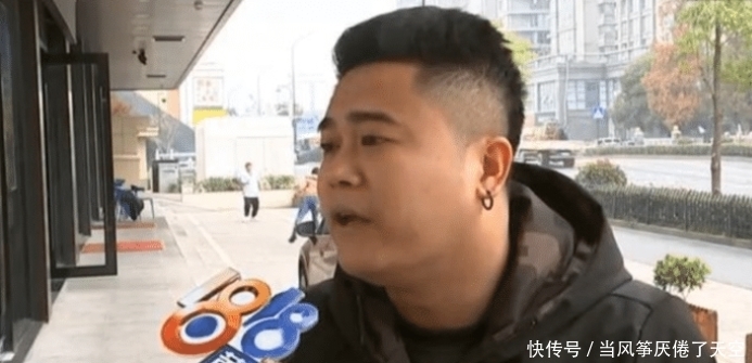 情侣高兴吃火锅,虾滑里吃出带血创可贴,老板做法真带劲!