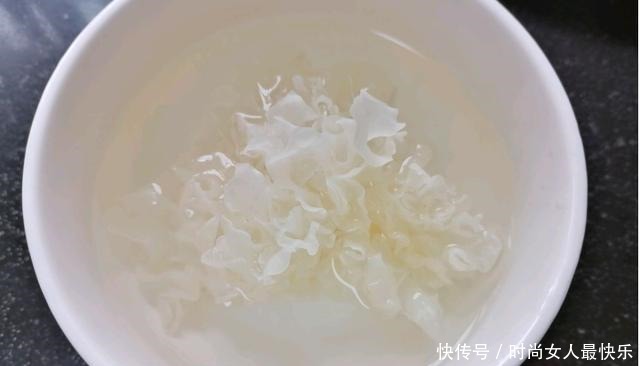 大妈|秋天干燥老咳嗽大妈这两种水果一起煮清肺化痰,一秋不咳嗽