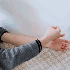 半夜易醒睡不着原来是这里堵了，这样敲一敲，安睡到天亮