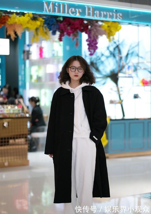 小脚裤 衣服穿不对,显胖又累赘!过年入手“大衣+长裤”,显瘦还很时髦!