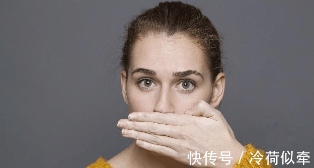 刷牙|为什么口臭自己闻不到?医生提醒:刷牙时多个小动作,从此告别口臭