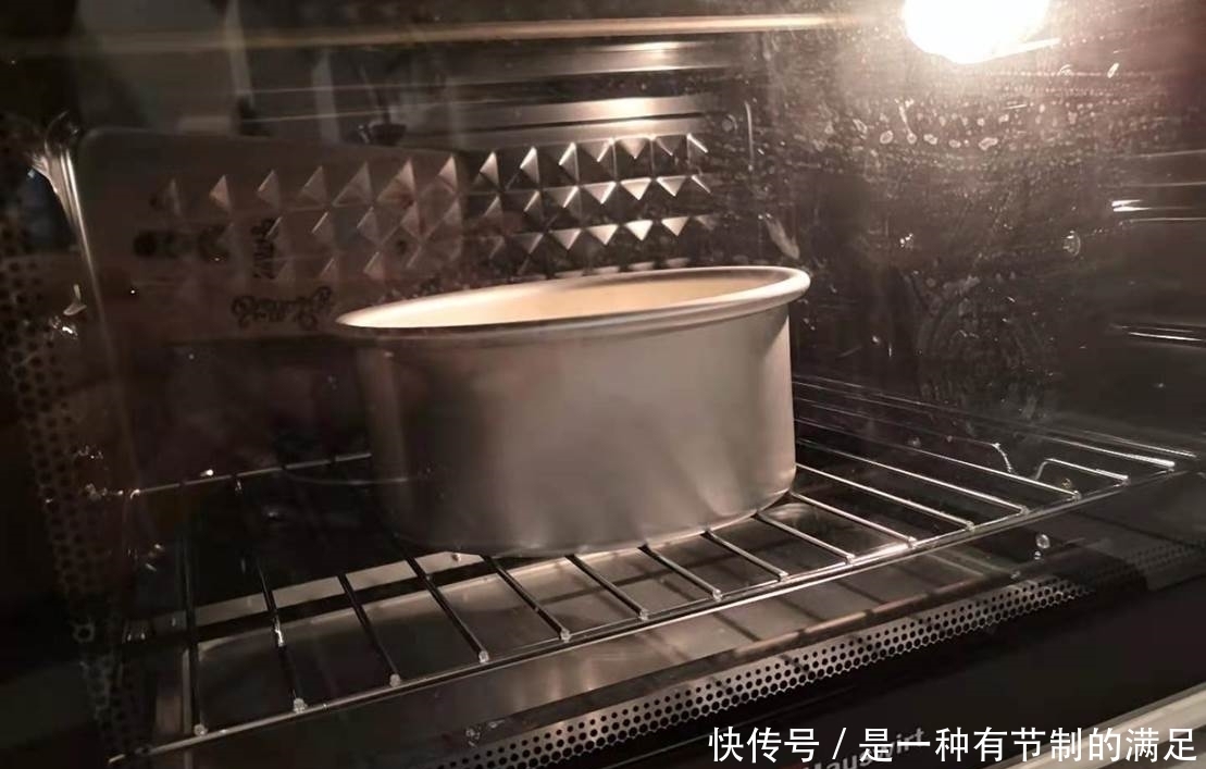 做好这一步,普通的戚风蛋糕,也能拥有“水光肌”