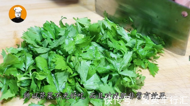 豆腐|芹菜叶不要再扔了，加一块豆腐煮一煮，健康营养，好喝不长肉