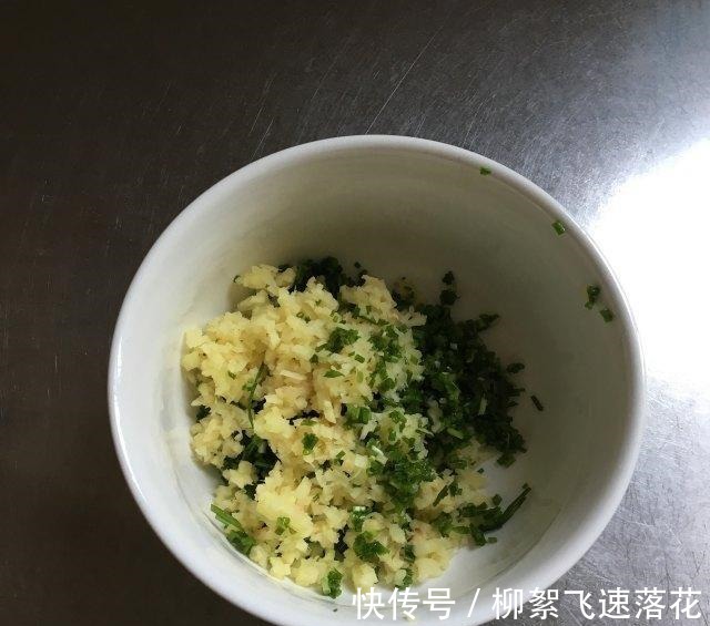 萝卜包子,皮薄馅大,暄软鲜香!