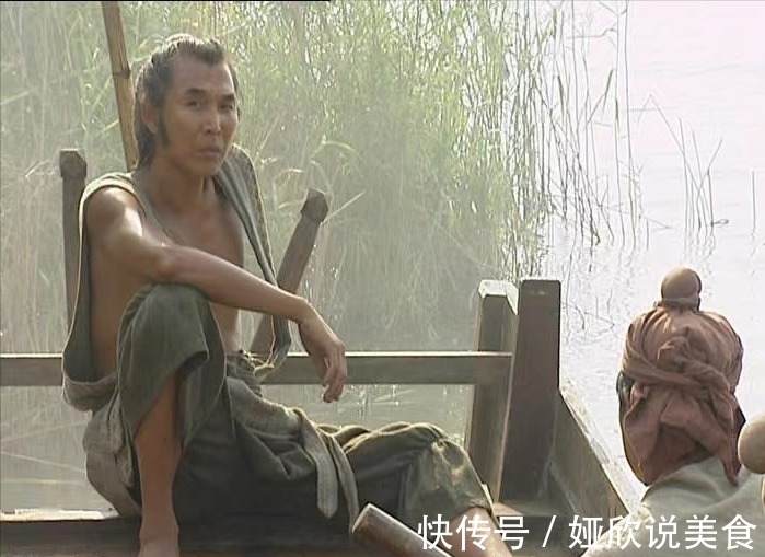 龙袍@阮小七穿龙袍是傻吗他比宋江高明,为什么阮小七被评为上上人物