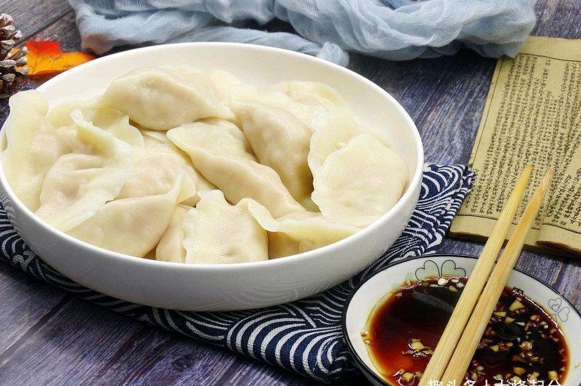 饺子馅|为什么饺子馆的饺子，肉馅打水加菜照样好包？掌握窍门，鲜嫩爆汁
