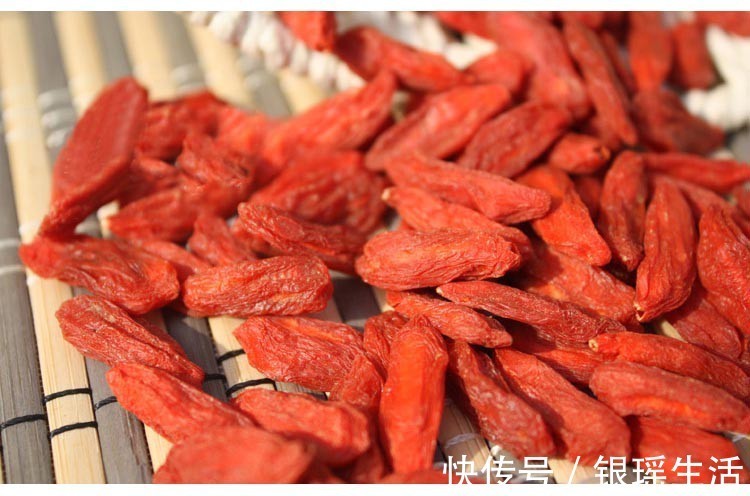 肝火|枸杞三斤抵不过此物一钱,经常泡水喝,不仅肝火平了,还能补脾虚