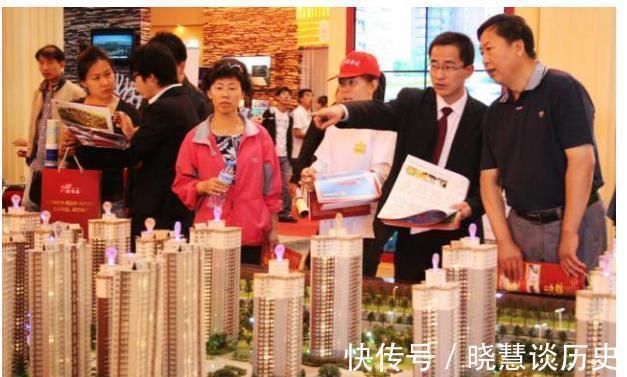 楼层|滚滚红尘:恶霸上门闹事,欺负姑娘没靠山,哪料姑娘一招吓跑他