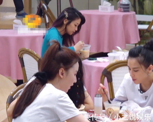 《乘风破浪》里最没存在感姐姐，独自一桌吃饭，连吴昕都不认识她