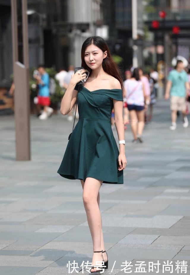 街拍:每天穿搭要高雅舒适, 气质女孩更喜欢选裙装