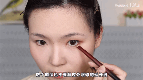 肿眼泡小肉脸，来跟Rosé学化妆