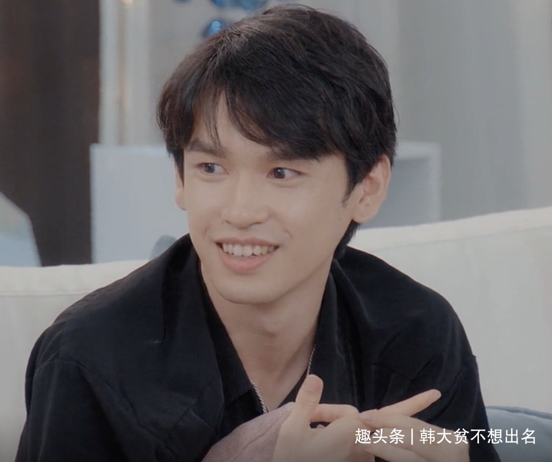 小屋|《心動的信號4》女三裙子太短疑走光，男三脫鞋后不洗手就做飯？