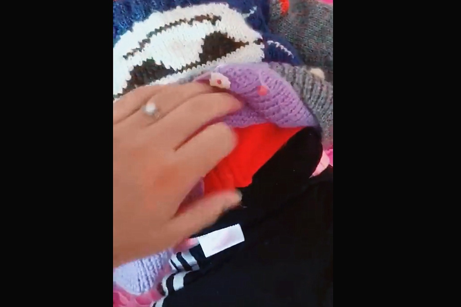 孩子|小公主去姥姥家的第二天,变成村中一霸,嚣张的大鹅见到都害怕