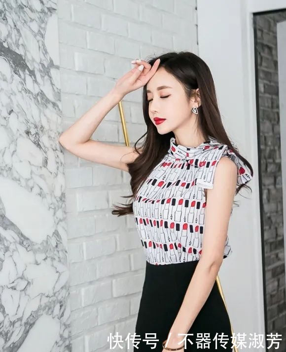 美图欣赏:孙允珠,时尚桃色唇彩卡通印花吊领衫