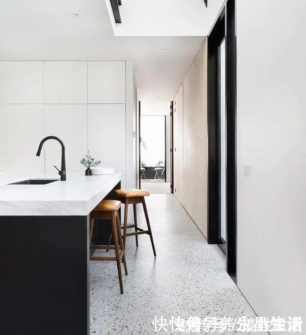 铺设|兜兜转转,曾被淘汰的水磨石,如今又火了,这独特性谁也代替不了!