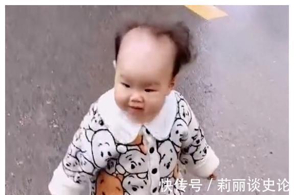 妈妈|湖北一妈妈带娃大风天出门,宝宝发际线太抢眼,网友:挺“秃”然