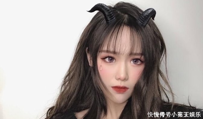 画稿|这才是顶级Coser,粉丝超过一千万,连画稿都能完美Cos
