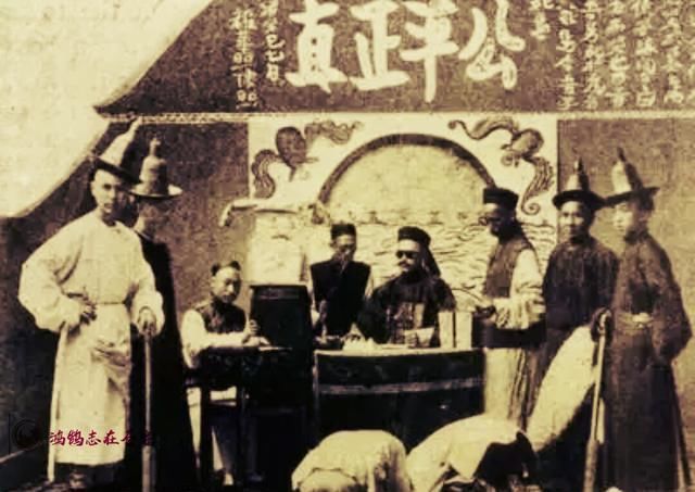 图九|清末老照片，扛火枪的清兵弱不禁风，图九洋人在龙椅上恣意妄为