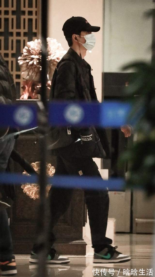 王一博录完《华彩少年》, 又录天天向上, 忙得滑板都不带了