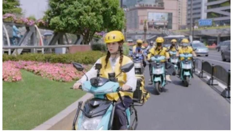 綜藝|耍大牌？沈夢辰錄綜藝時送外賣，身旁五個保鏢保駕護航引熱議？