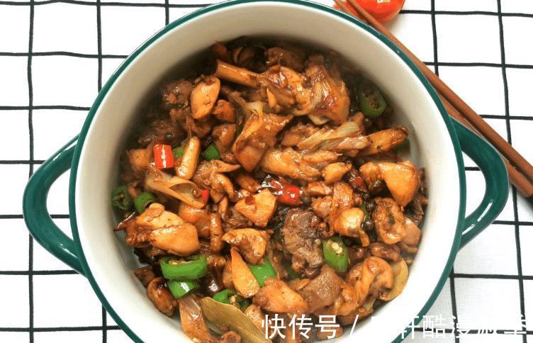 炒鸡怎么做最好吃教您一招,鸡肉滑嫩不腥,味道香浓很下饭
