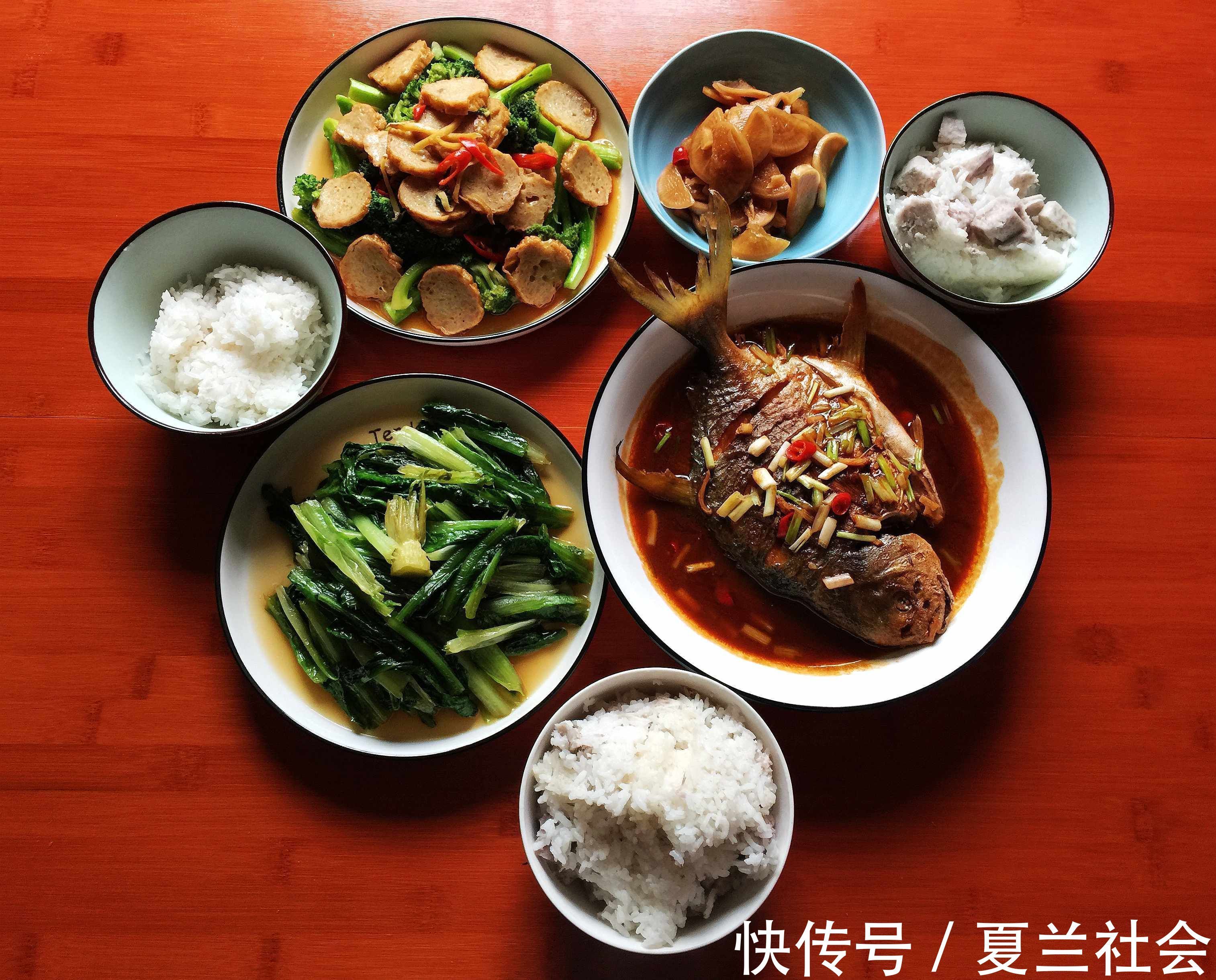 好吃|一家三口的午餐，半小时搞定4道菜，好吃又营养，天天光盘不浪费