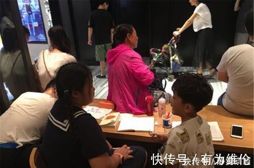 同龄人|儿子请同学喝星巴克被老师批评,宝妈霸气回怼“又没花你家钱”