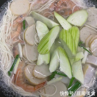 蛋饼|据说这个时候吃鱼饼虾面，是最好的