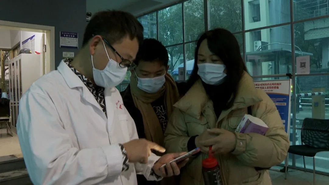 永嘉|右眼视网膜脱落，永嘉这位医生仍坚守“防疫大门”