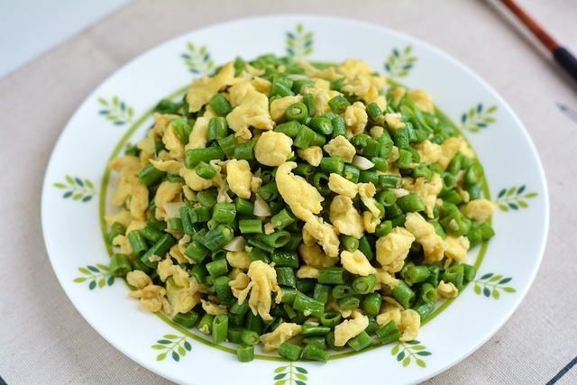 三口人的晚餐不到20元,仨菜简单好吃,3块钱大米吃出8块钱范儿