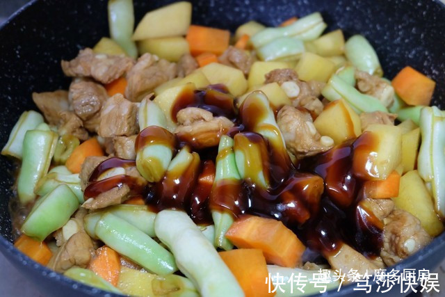 大米|电饭锅只蒸白米饭太浪费，4种食材和大米同煮，有肉有菜香喷喷
